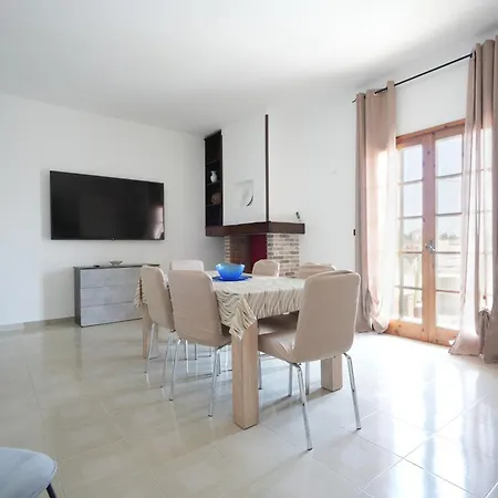 לינה וארוחת בוקר 3m - Seahouse 4*